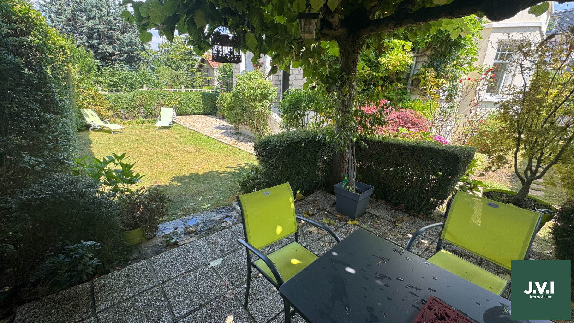 Agence immobilière de 
 J.V.I. - JVI Enghien-les-Bains 
