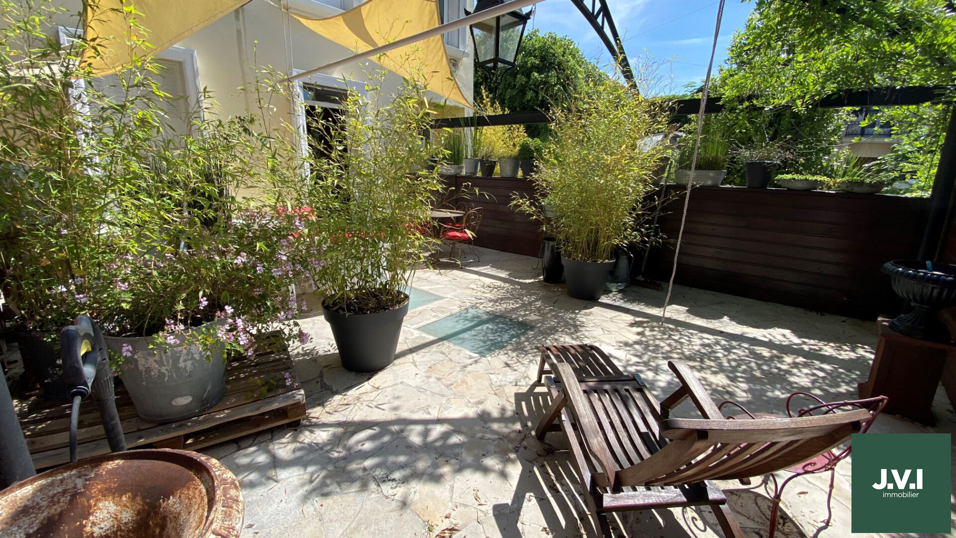 Agence immobilière de 
 J.V.I. - JVI Enghien-les-Bains 
