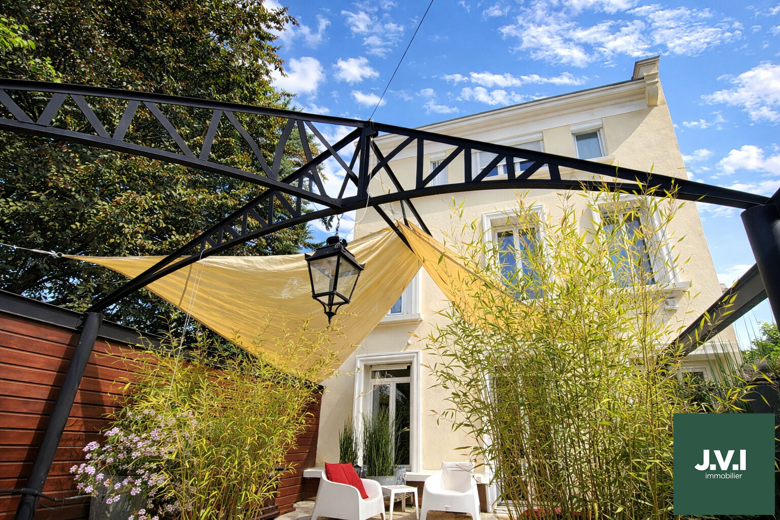 Agence immobilière de 
 J.V.I. - JVI Enghien-les-Bains 
