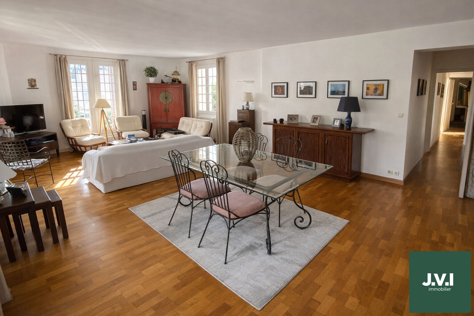 Agence immobilière de 
 J.V.I. - JVI Enghien-les-Bains 
