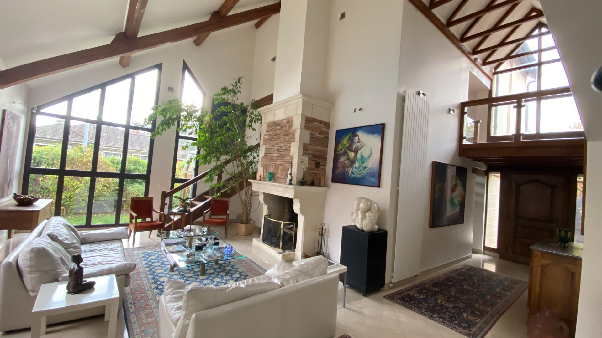 Agence immobilière de 
 J.V.I. - JVI Enghien-les-Bains 
