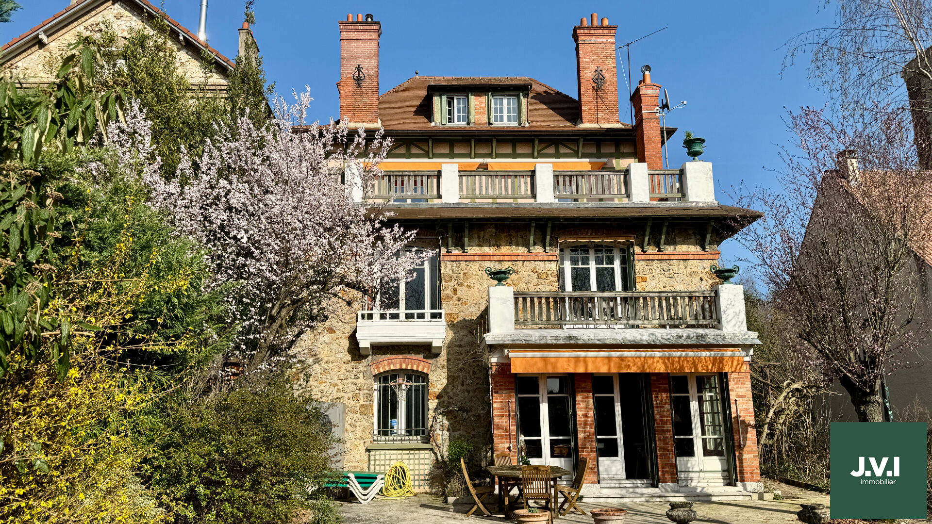 Agence immobilière de 
 J.V.I. - JVI Enghien-les-Bains 
