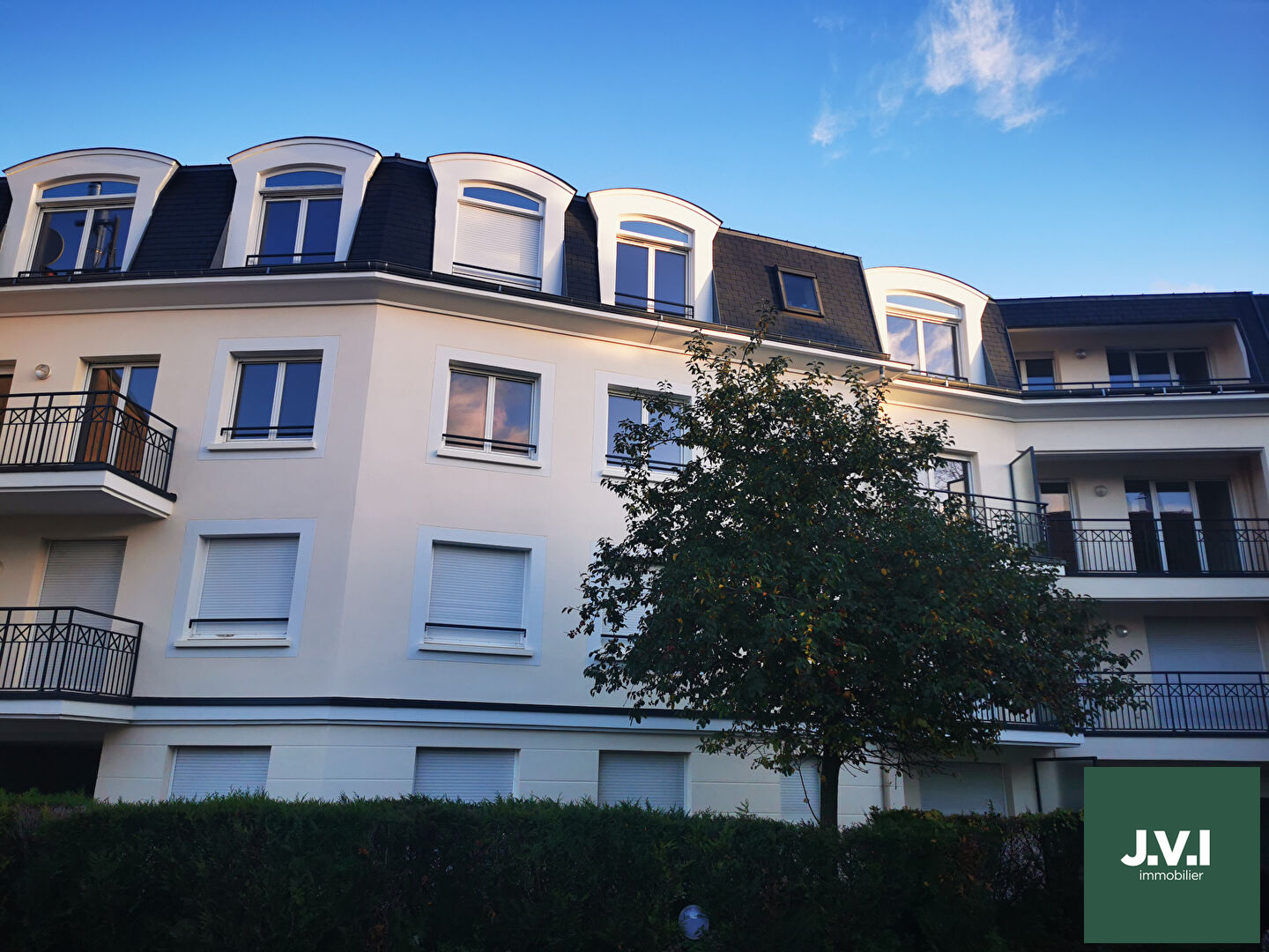 Agence immobilière de 
 J.V.I. - JVI Enghien-les-Bains 

