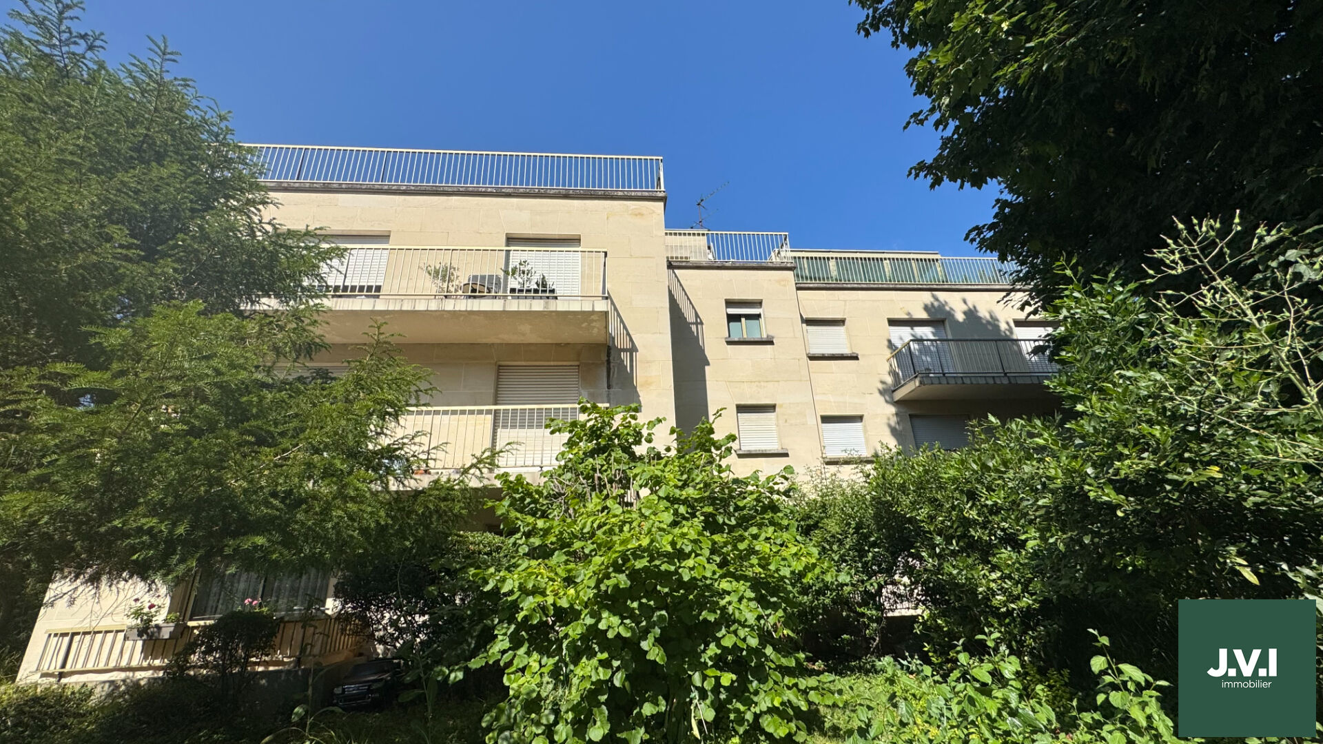 Agence immobilière de 
 J.V.I. - JVI Enghien-les-Bains 
