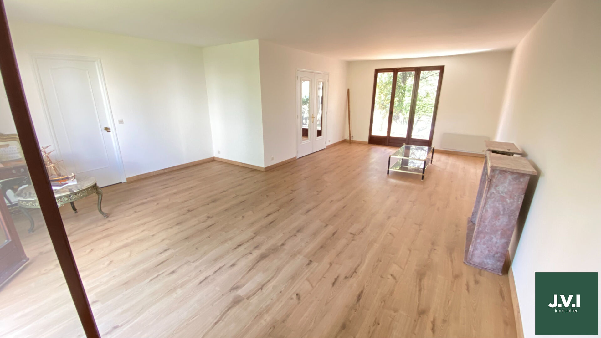 Agence immobilière de 
 J.V.I. - JVI Enghien-les-Bains 
