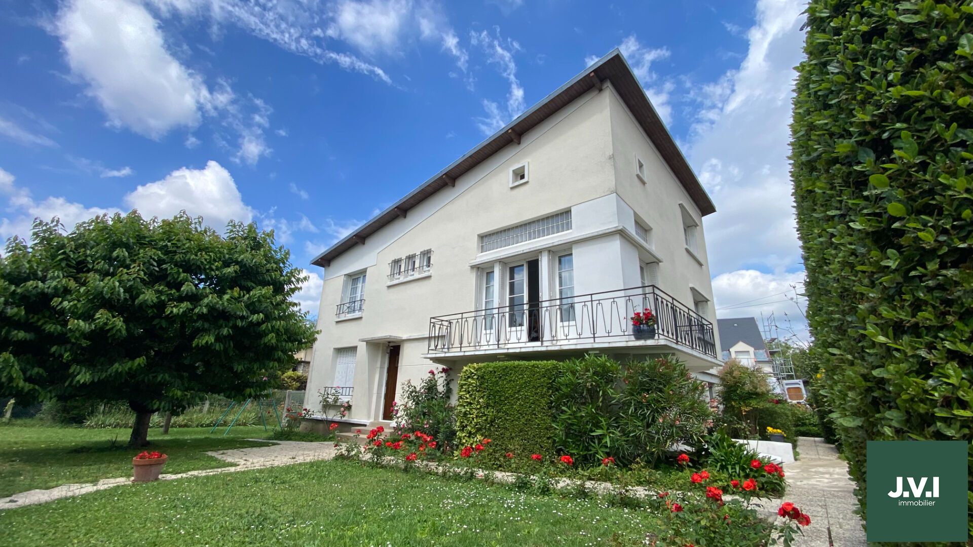 Agence immobilière de 
 J.V.I. - JVI Enghien-les-Bains 
