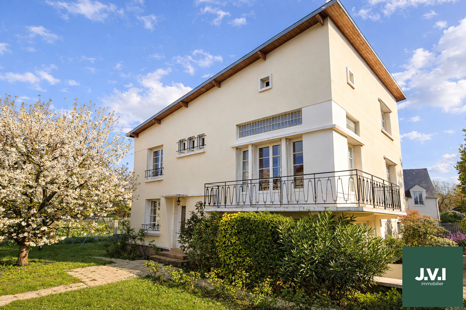 Agence immobilière de 
 J.V.I. - JVI Enghien-les-Bains 
