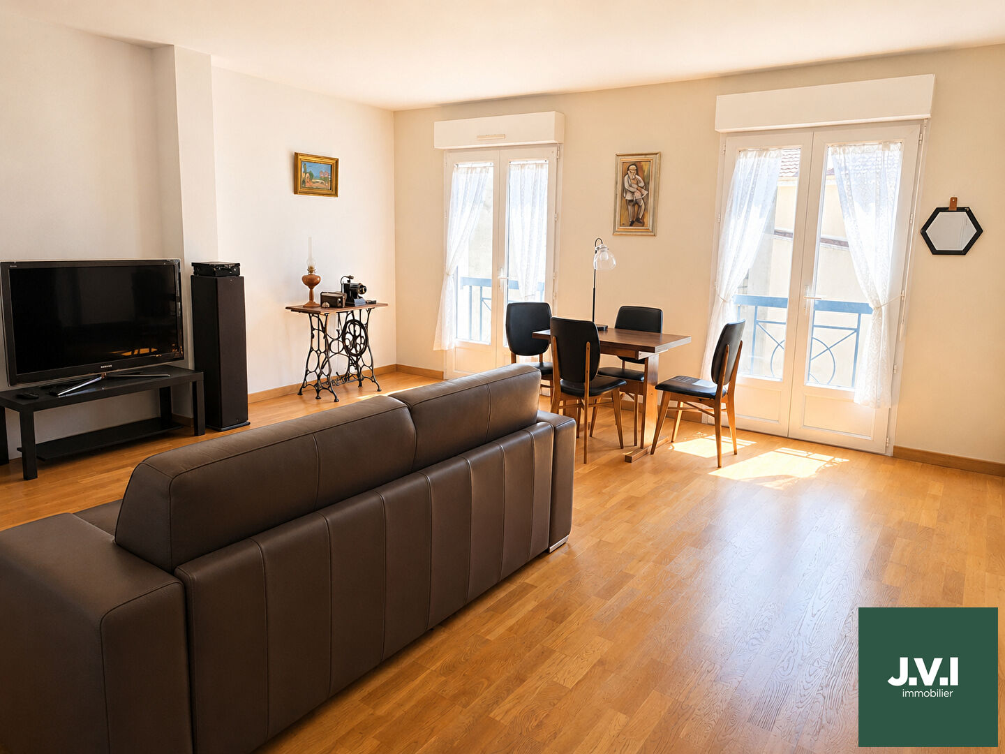 Agence immobilière de 
 J.V.I. - JVI Enghien-les-Bains 
