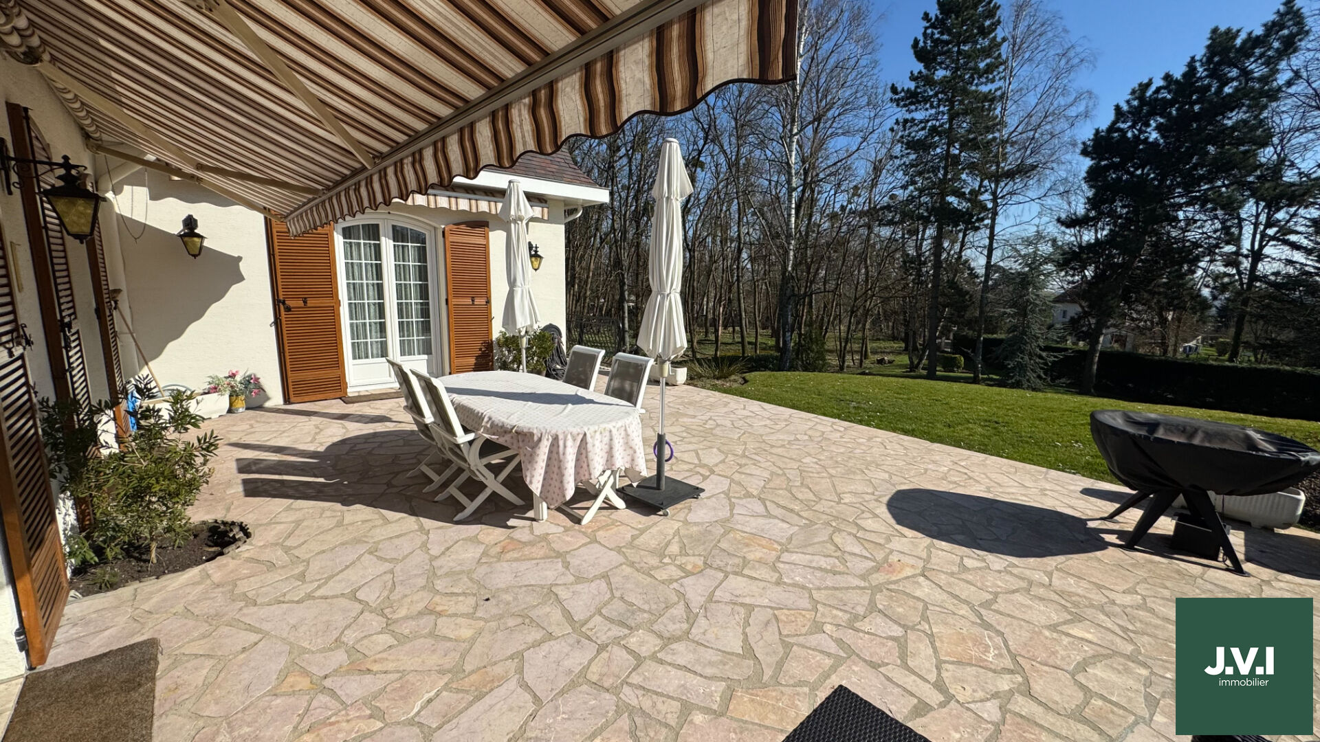 Agence immobilière de 
 J.V.I. - JVI Enghien-les-Bains 
