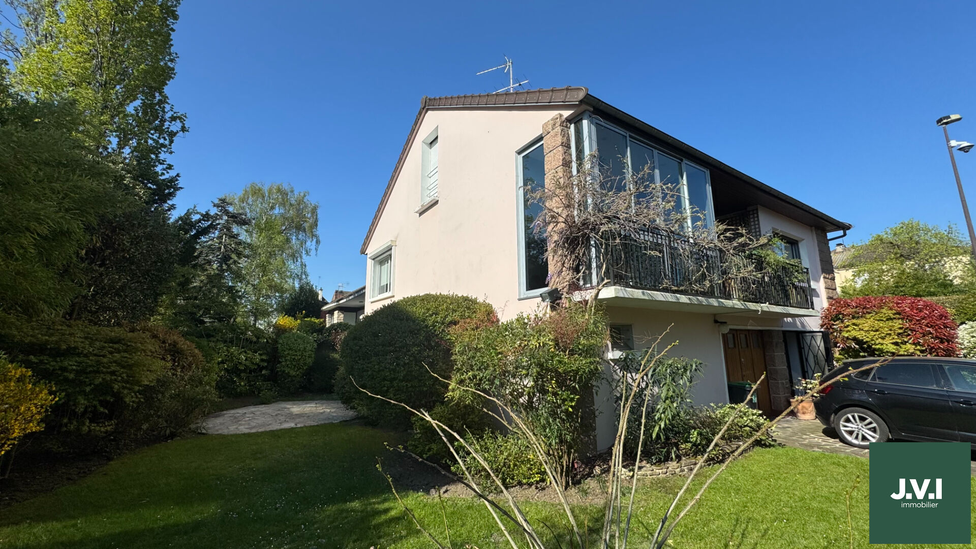 Agence immobilière de 
 J.V.I. - JVI Enghien-les-Bains 
