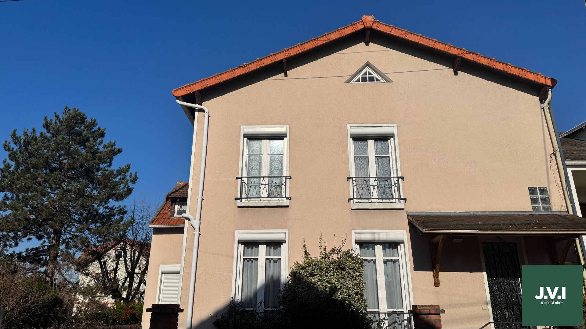 Agence immobilière de 
 J.V.I. - JVI Enghien-les-Bains 
