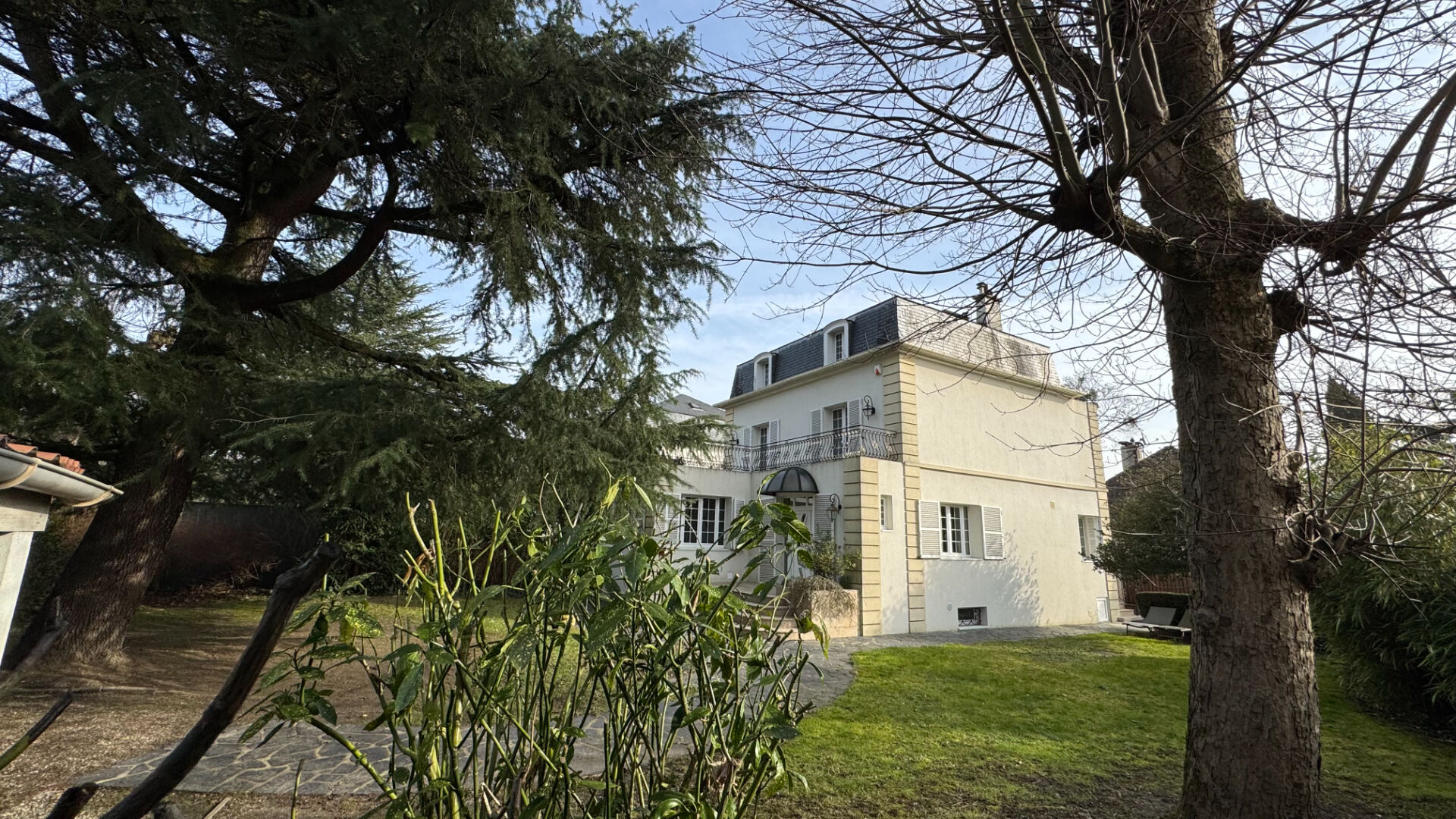Agence immobilière de 
 J.V.I. - JVI Enghien-les-Bains 
