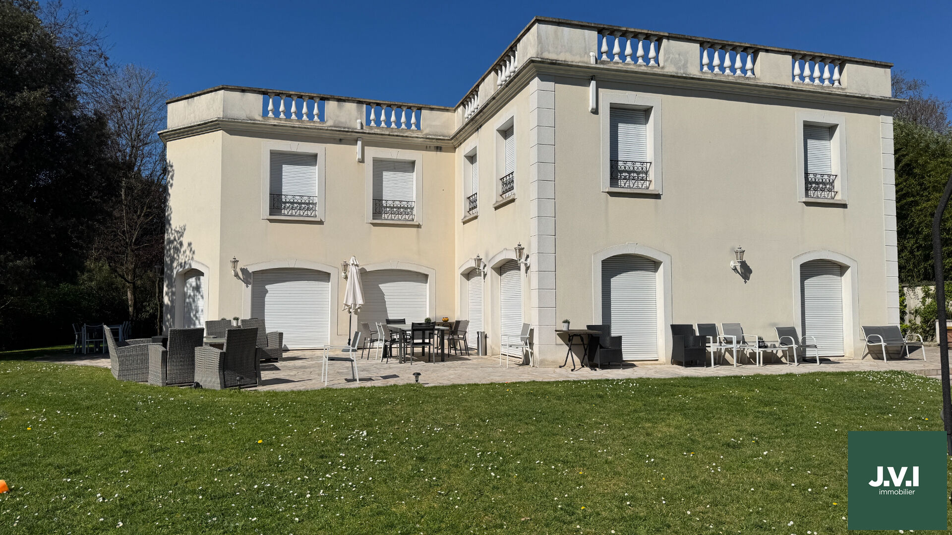 Agence immobilière de 
 J.V.I. - JVI Enghien-les-Bains 
