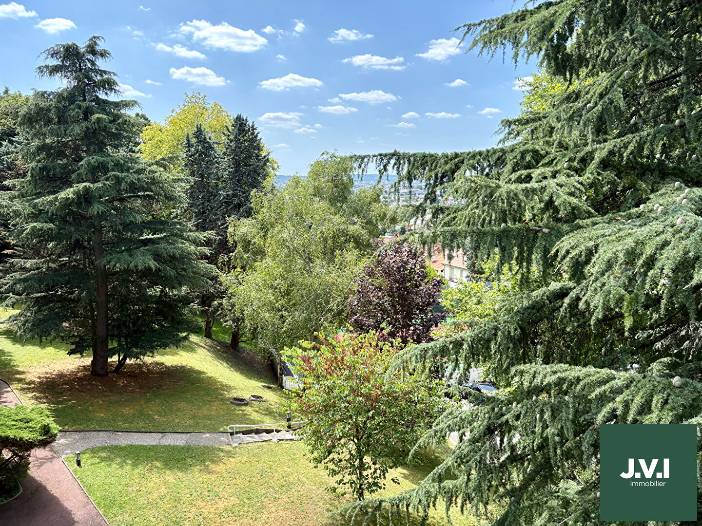 Photo Appartement 5 pièces 99m². Montmorency Centre. Dernier étage avec vue dégagée image 2/6