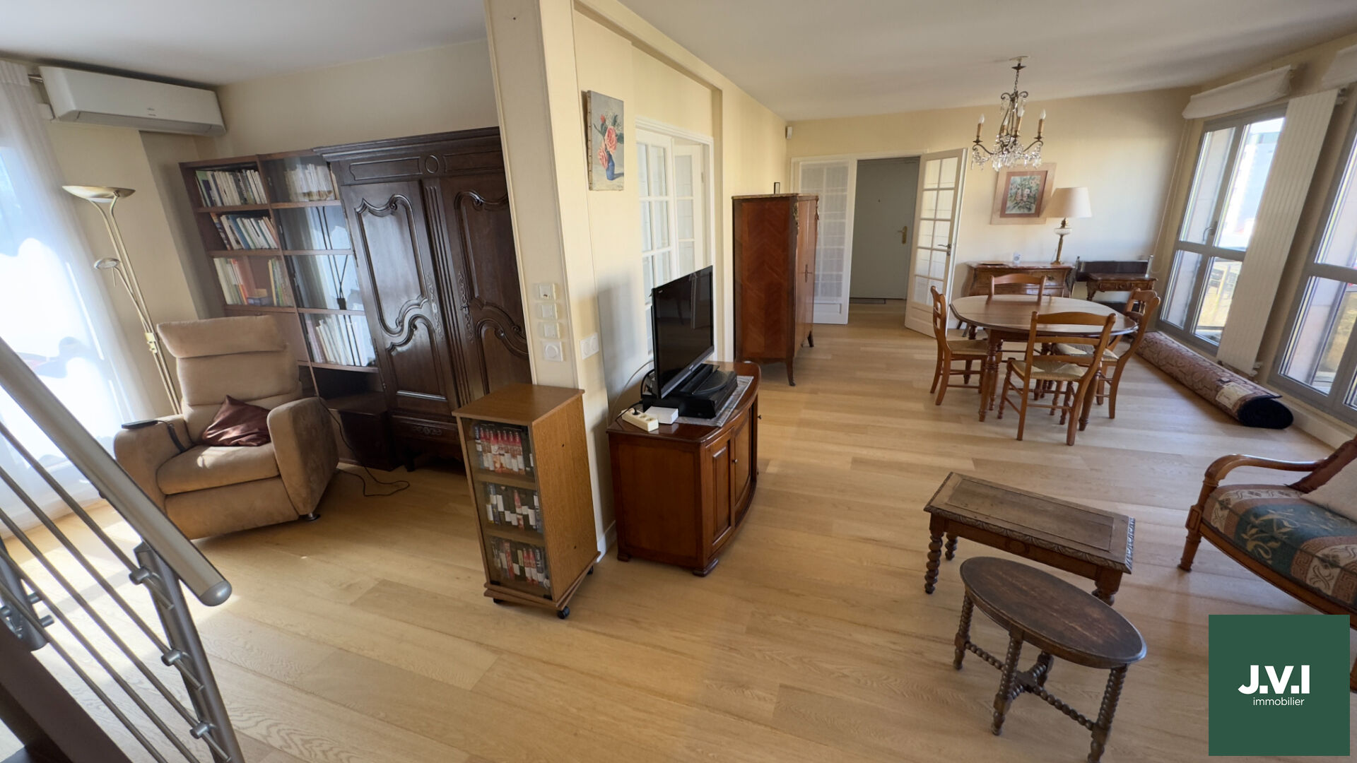 Agence immobilière de 
 J.V.I. - JVI Enghien-les-Bains 
