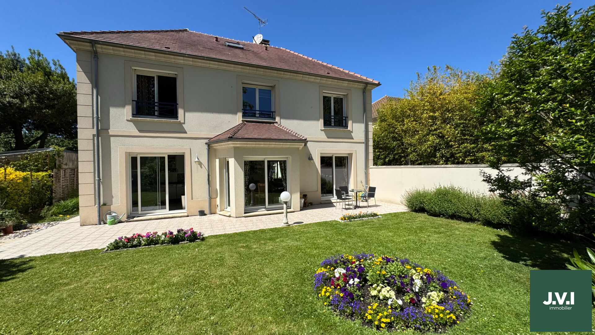 Agence immobilière de 
 J.V.I. - JVI Enghien-les-Bains 
