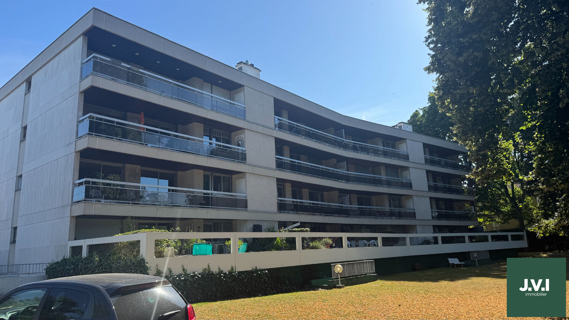 Agence immobilière de 
 J.V.I. - JVI Enghien-les-Bains 

