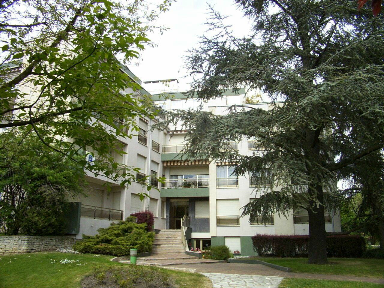 Agence immobilière de 
 J.V.I. - JVI Enghien-les-Bains 

