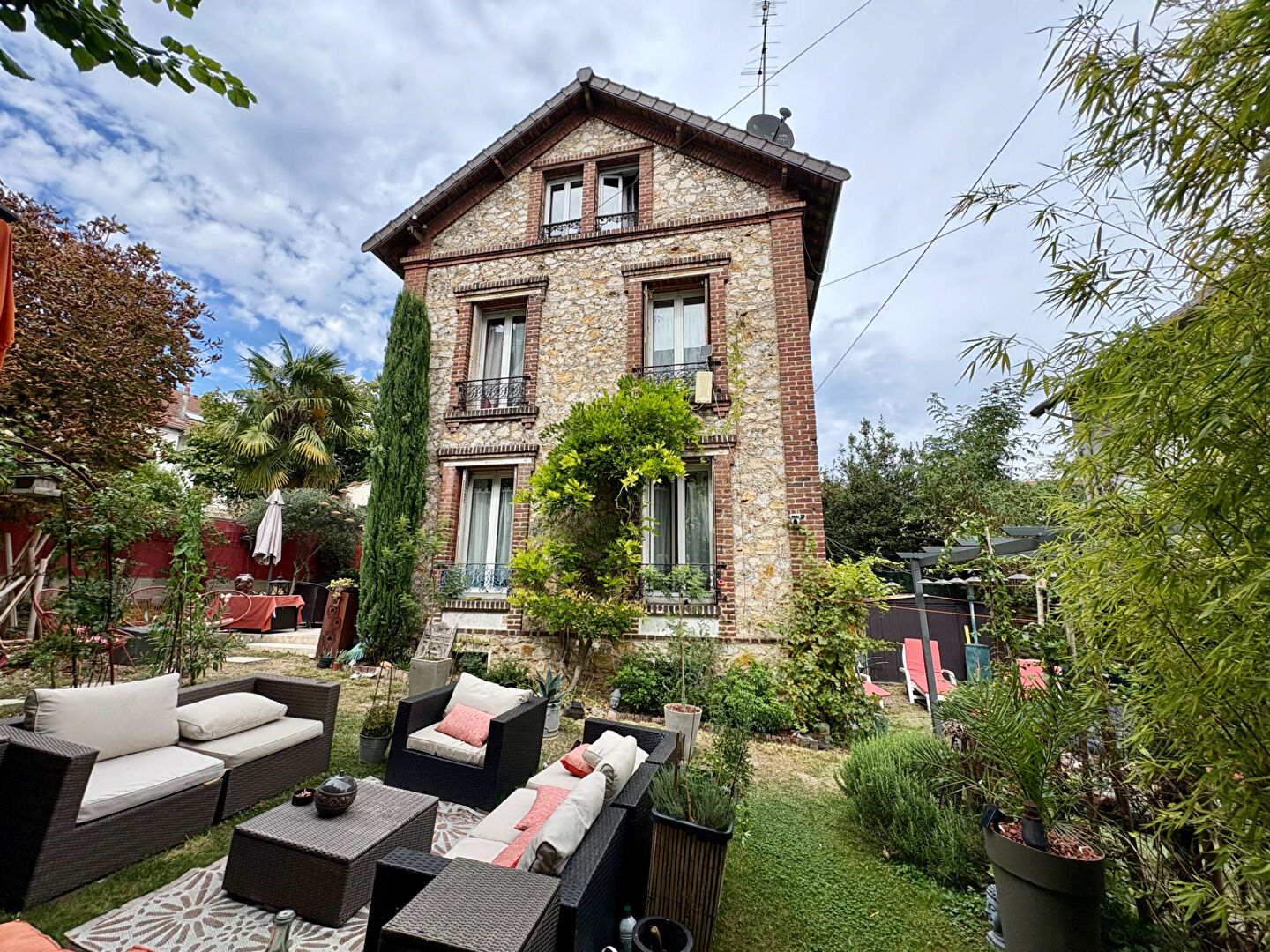 Agence immobilière de 
 J.V.I. - JVI MONTMORENCY 
