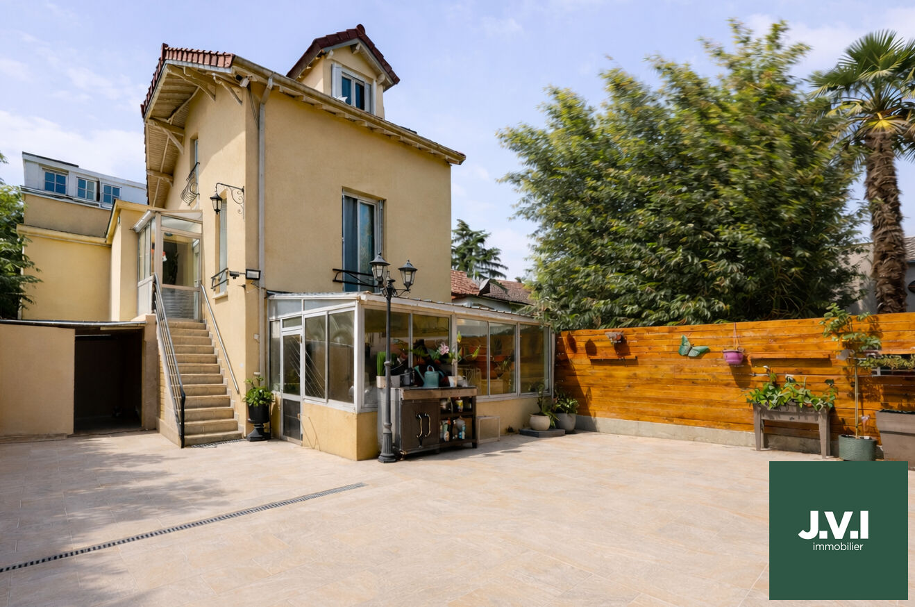 Agence immobilière de 
 J.V.I. - JVI Enghien-les-Bains 
