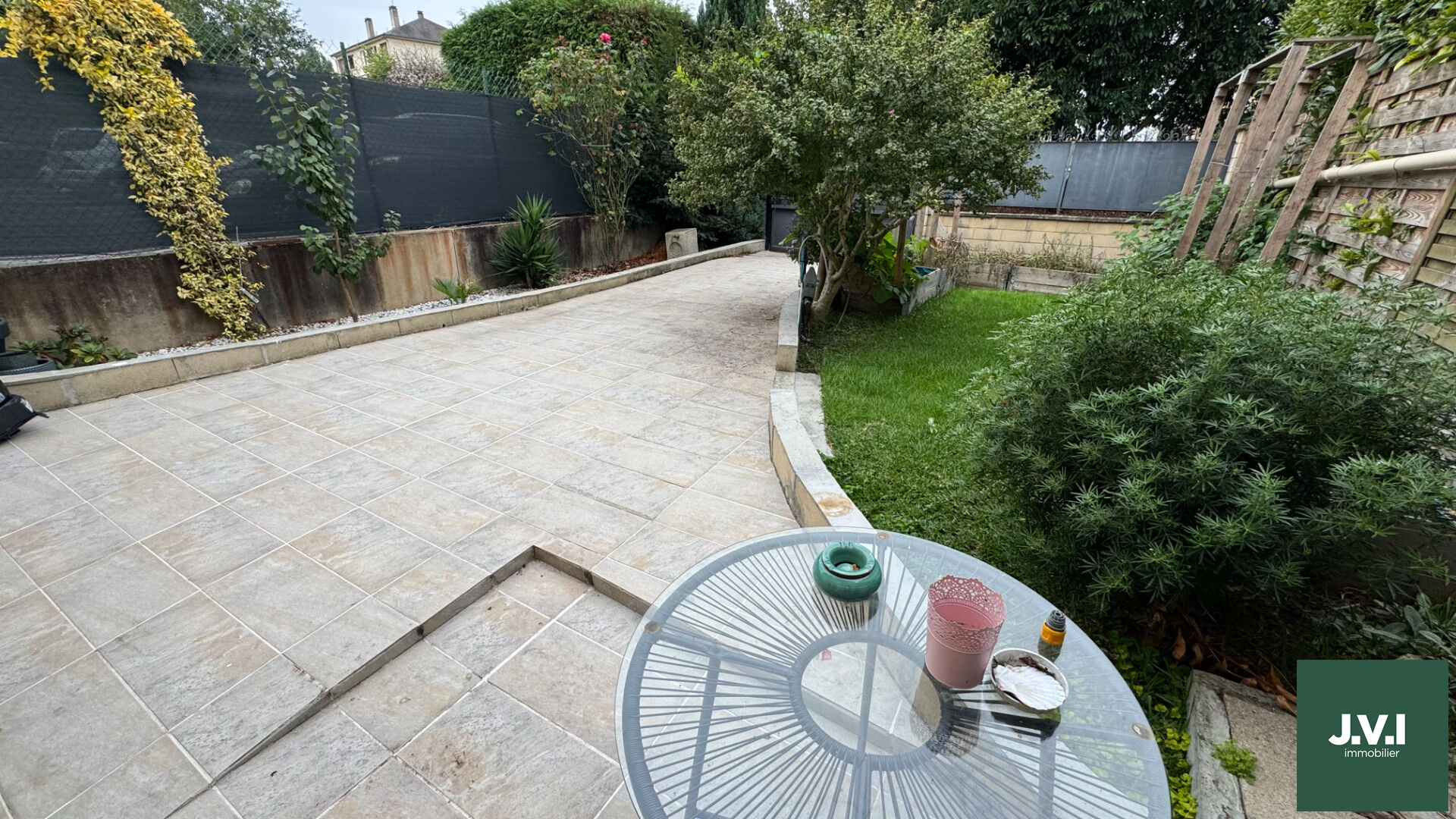 Agence immobilière de 
 J.V.I. - JVI Enghien-les-Bains 
