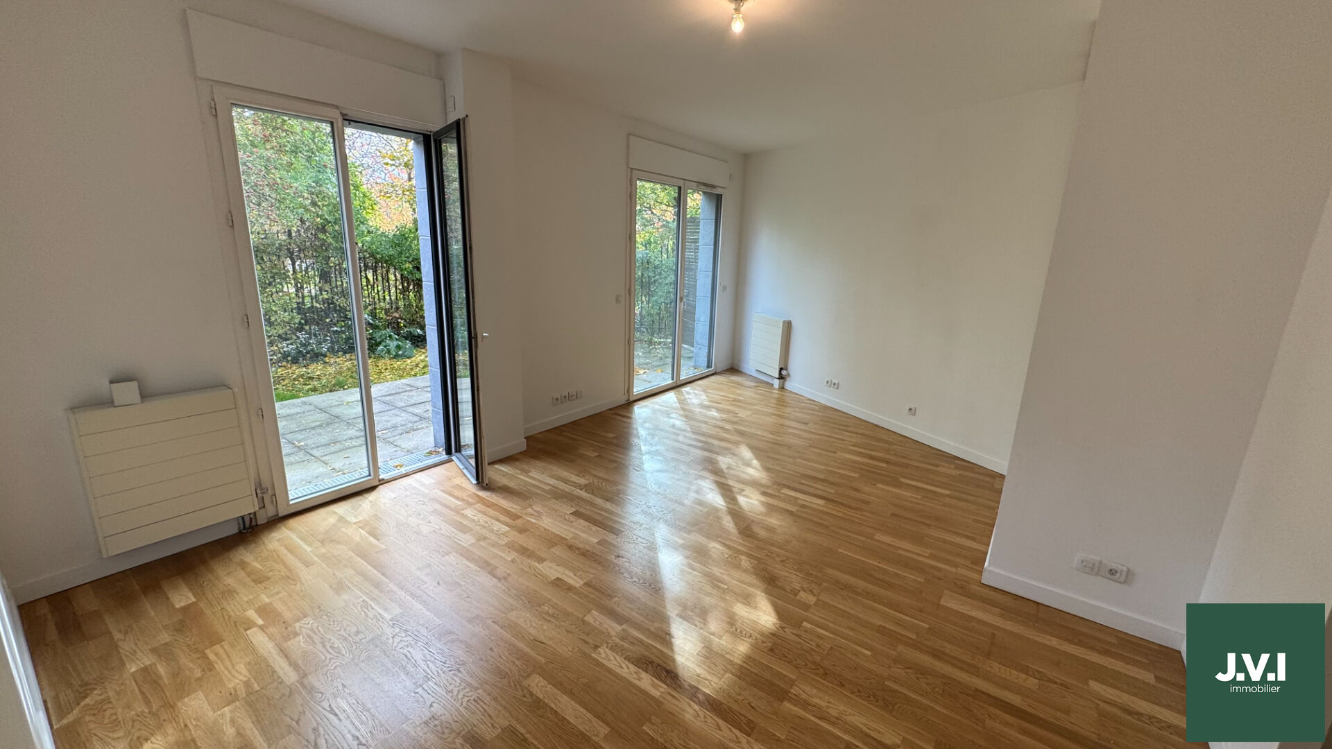 Agence immobilière de 
 J.V.I. - JVI Enghien-les-Bains 
