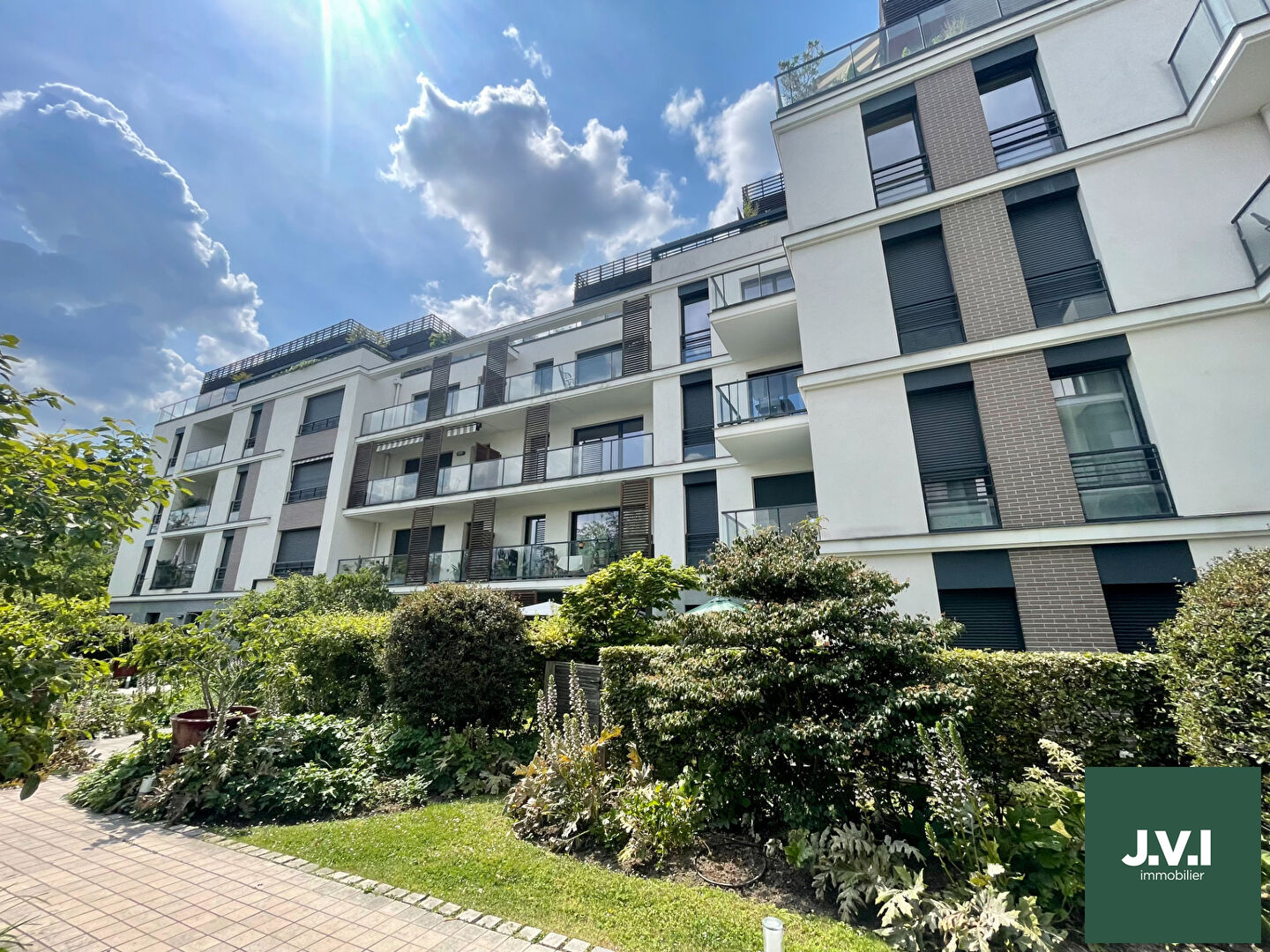 bas Montmorency 2 pièces 48 m2  + terrasse, proche gare Enghien