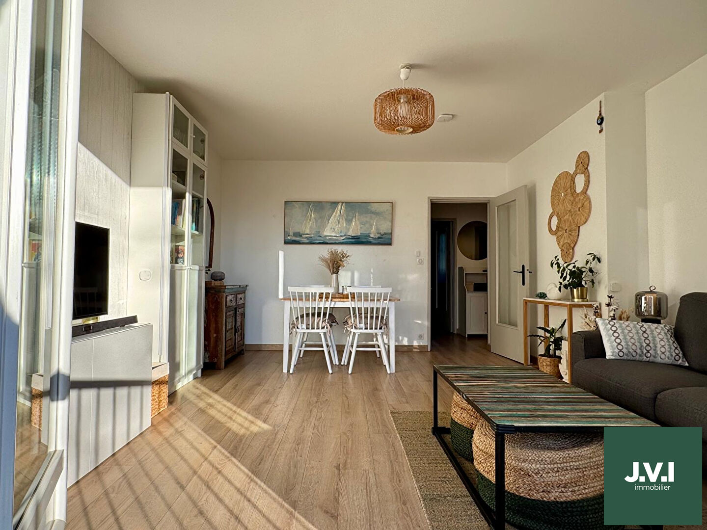 Agence immobilière de 
 J.V.I. - JVI Enghien-les-Bains 
