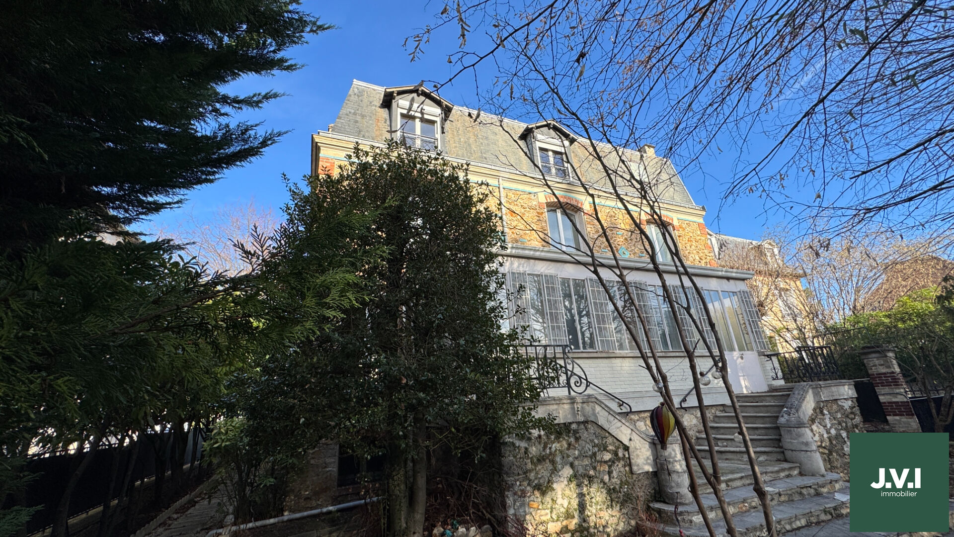 Agence immobilière de 
 J.V.I. - JVI Enghien-les-Bains 

