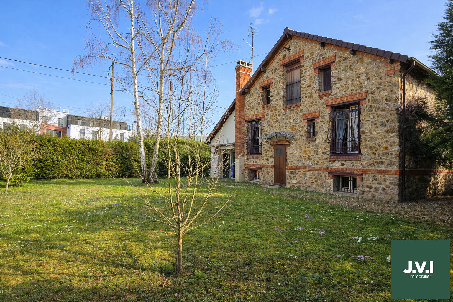 Agence immobilière de 
 J.V.I. - JVI Enghien-les-Bains 
