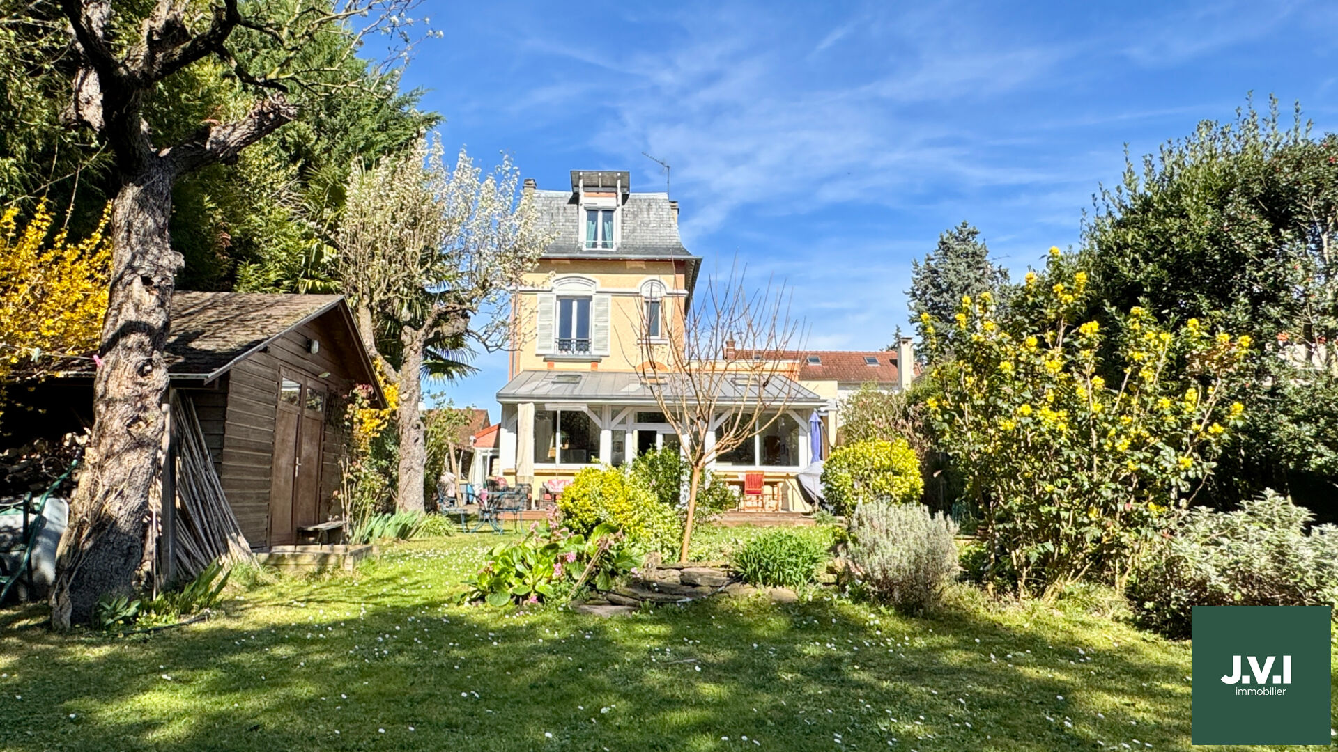 Agence immobilière de 
 J.V.I. - JVI Enghien-les-Bains 
