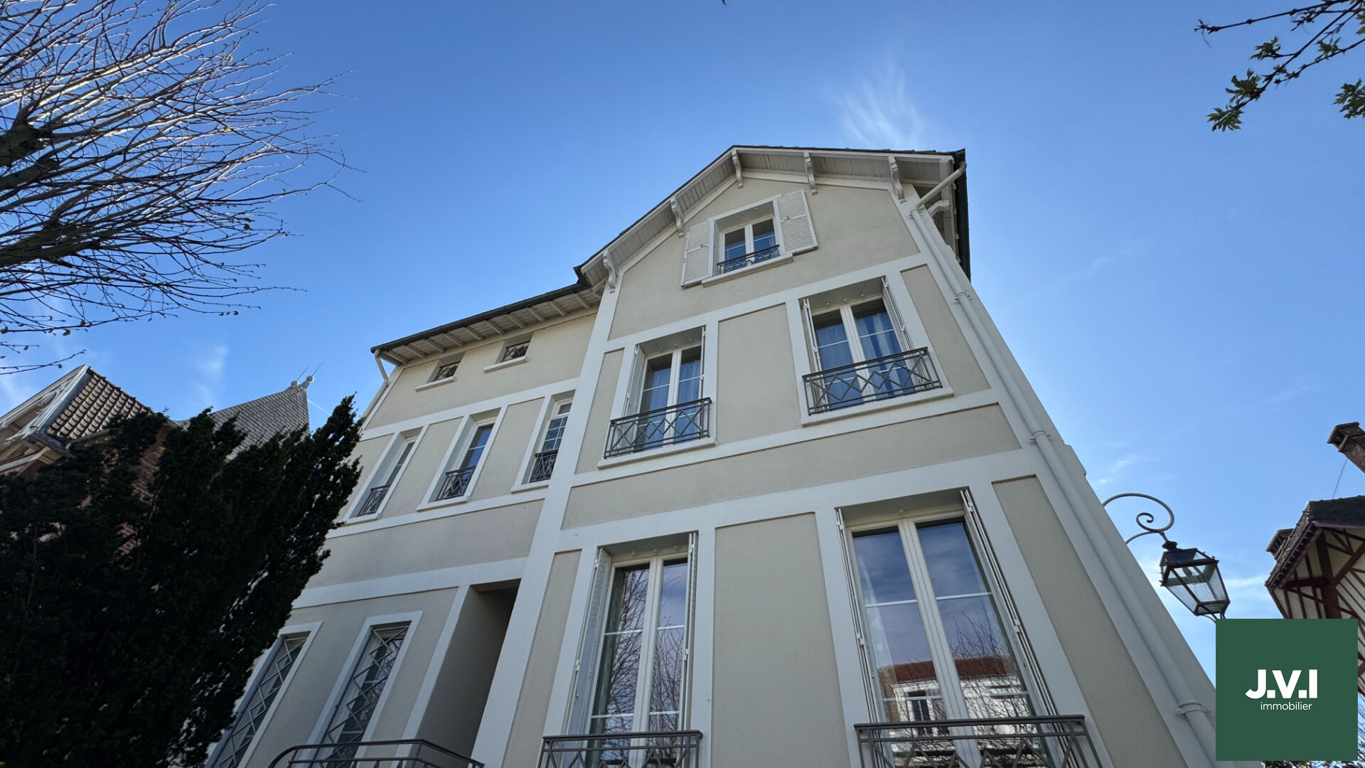Agence immobilière de 
 J.V.I. - JVI Enghien-les-Bains 
