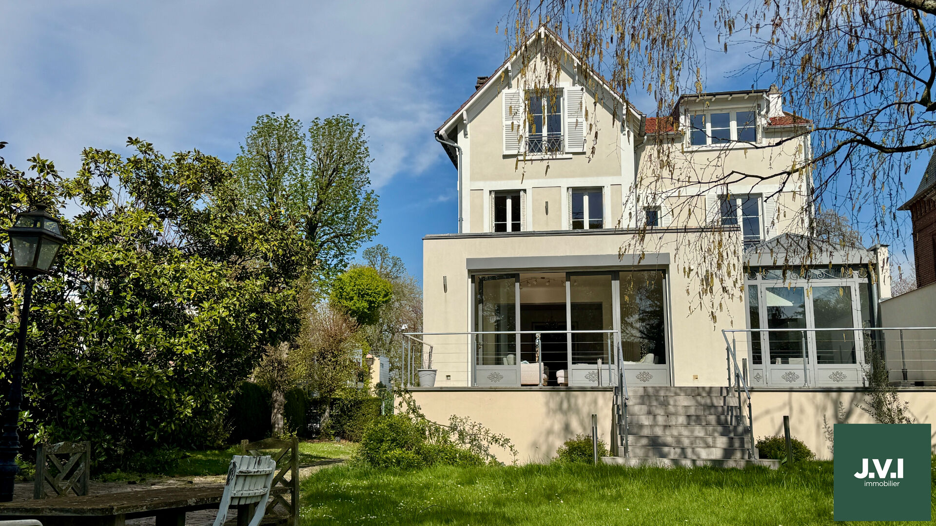 Agence immobilière de 
 J.V.I. - JVI Enghien-les-Bains 
