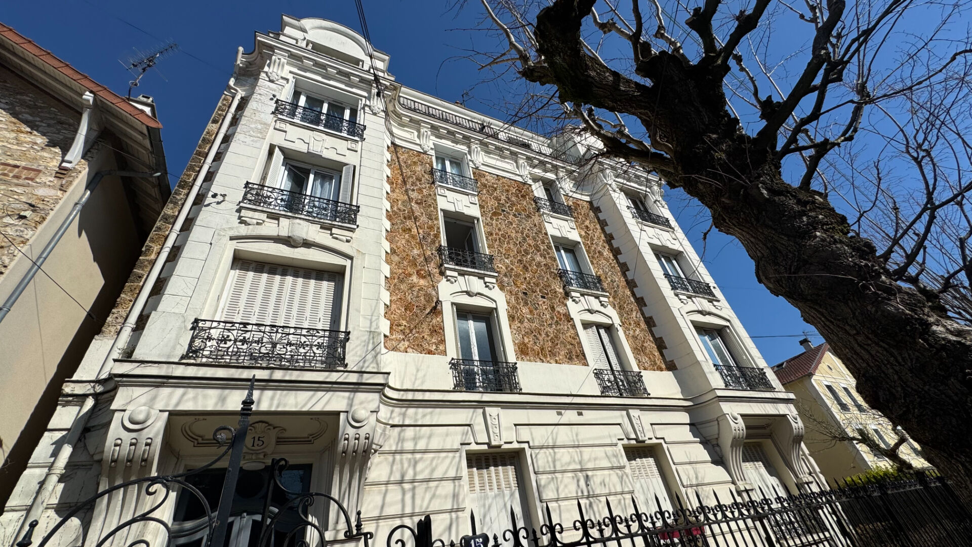 Agence immobilière de 
 J.V.I. - JVI Enghien-les-Bains 
