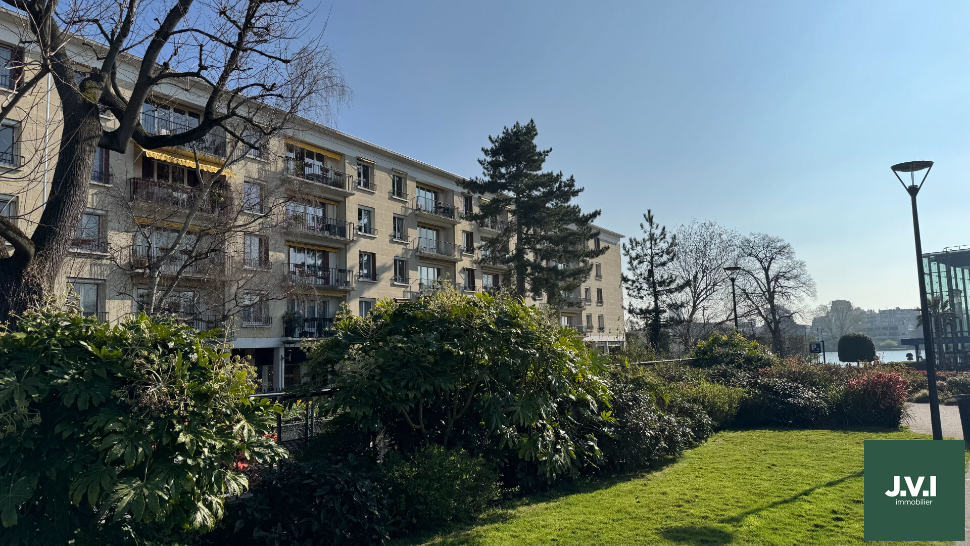 Agence immobilière de 
 J.V.I. - JVI Enghien-les-Bains 
