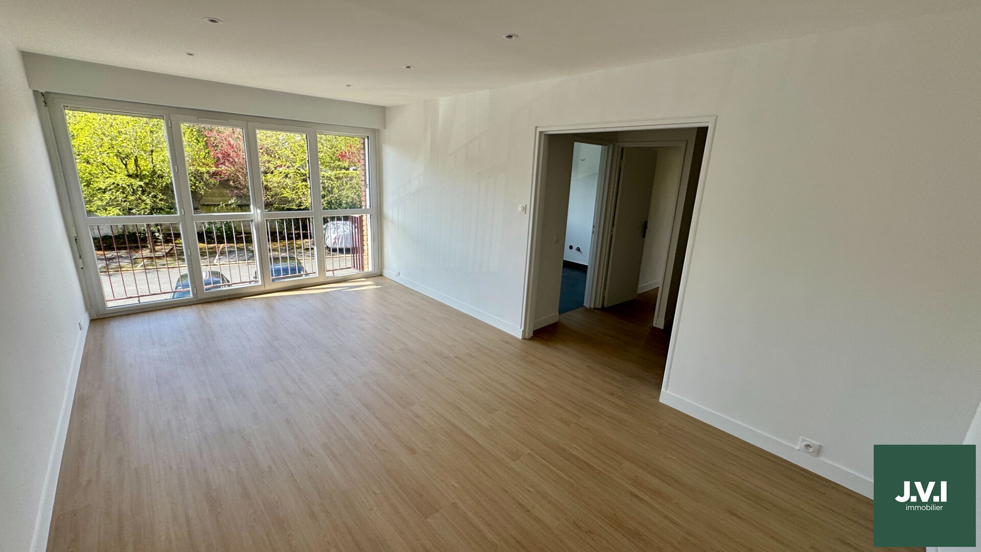 Agence immobilière de 
 J.V.I. - JVI Enghien-les-Bains 
