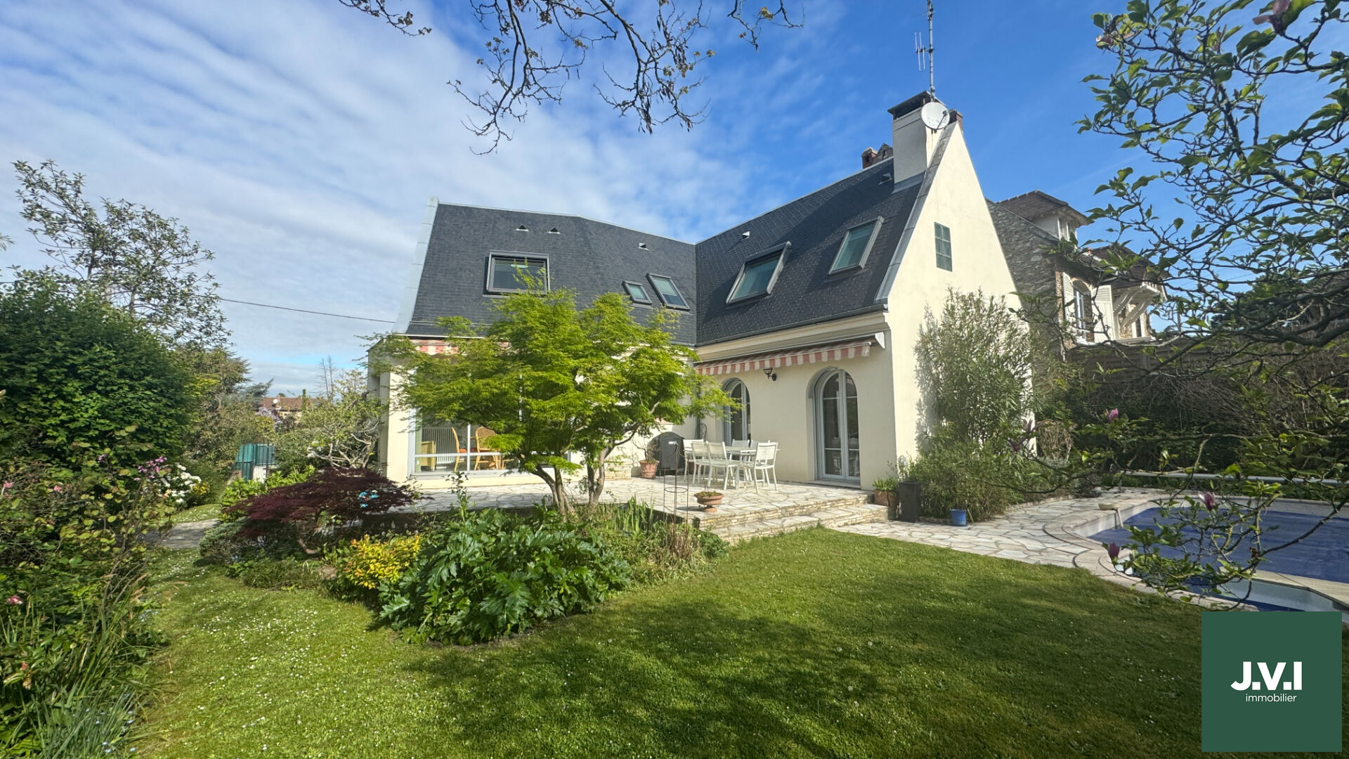 Agence immobilière de 
 J.V.I. - JVI Enghien-les-Bains 
