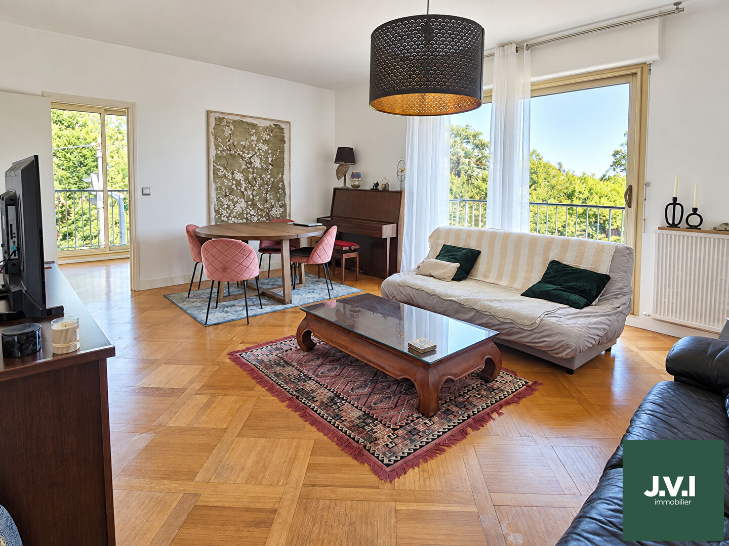Agence immobilière de 
 J.V.I. - JVI Enghien-les-Bains 
