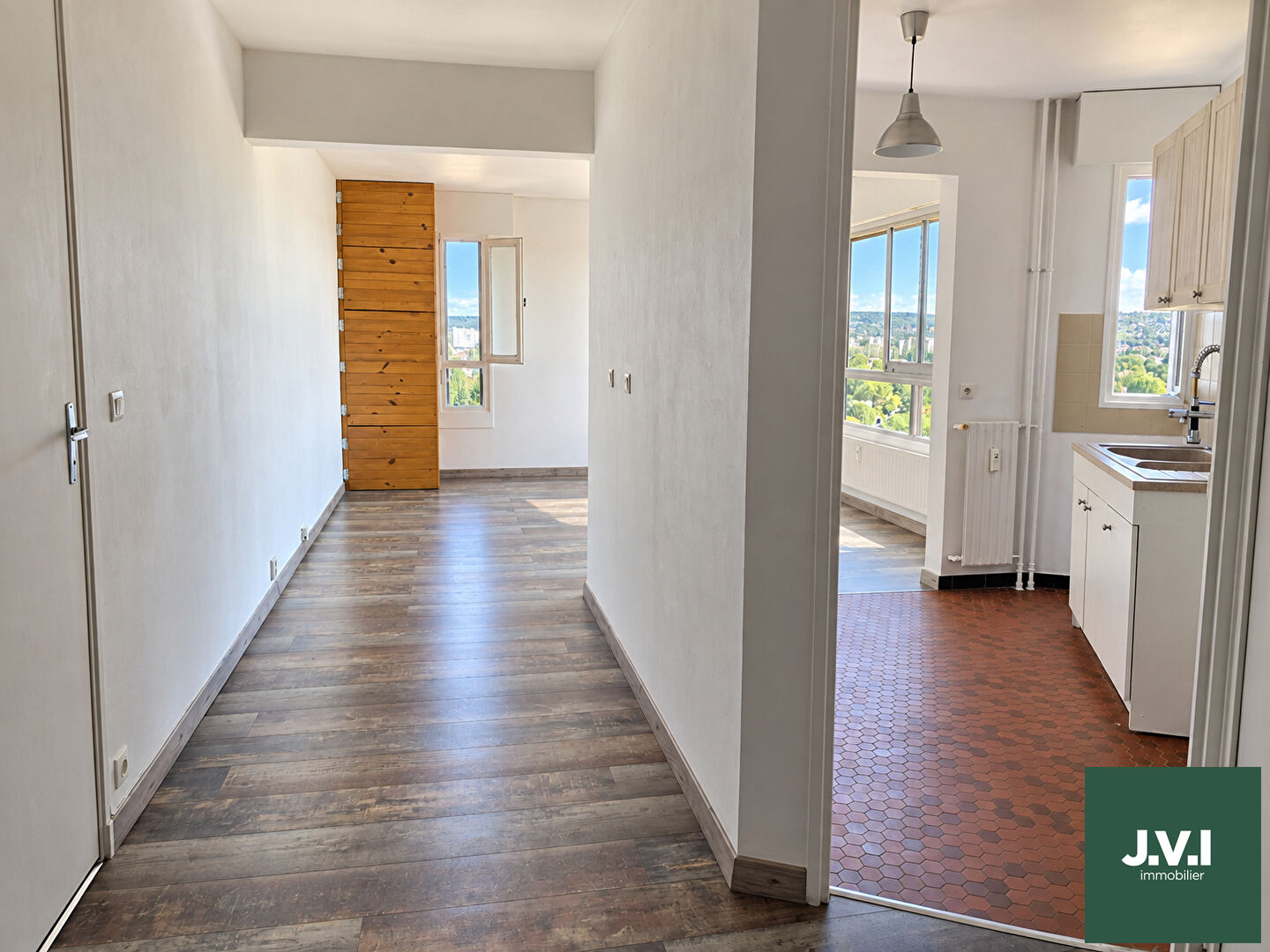 Agence immobilière de 
 J.V.I. - JVI Enghien-les-Bains 
