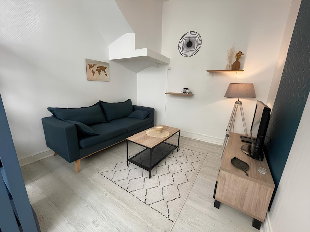 Photo Appartement meublé de 29m² , une chambre, situé à 5 minutes de la gare ! image 1/3