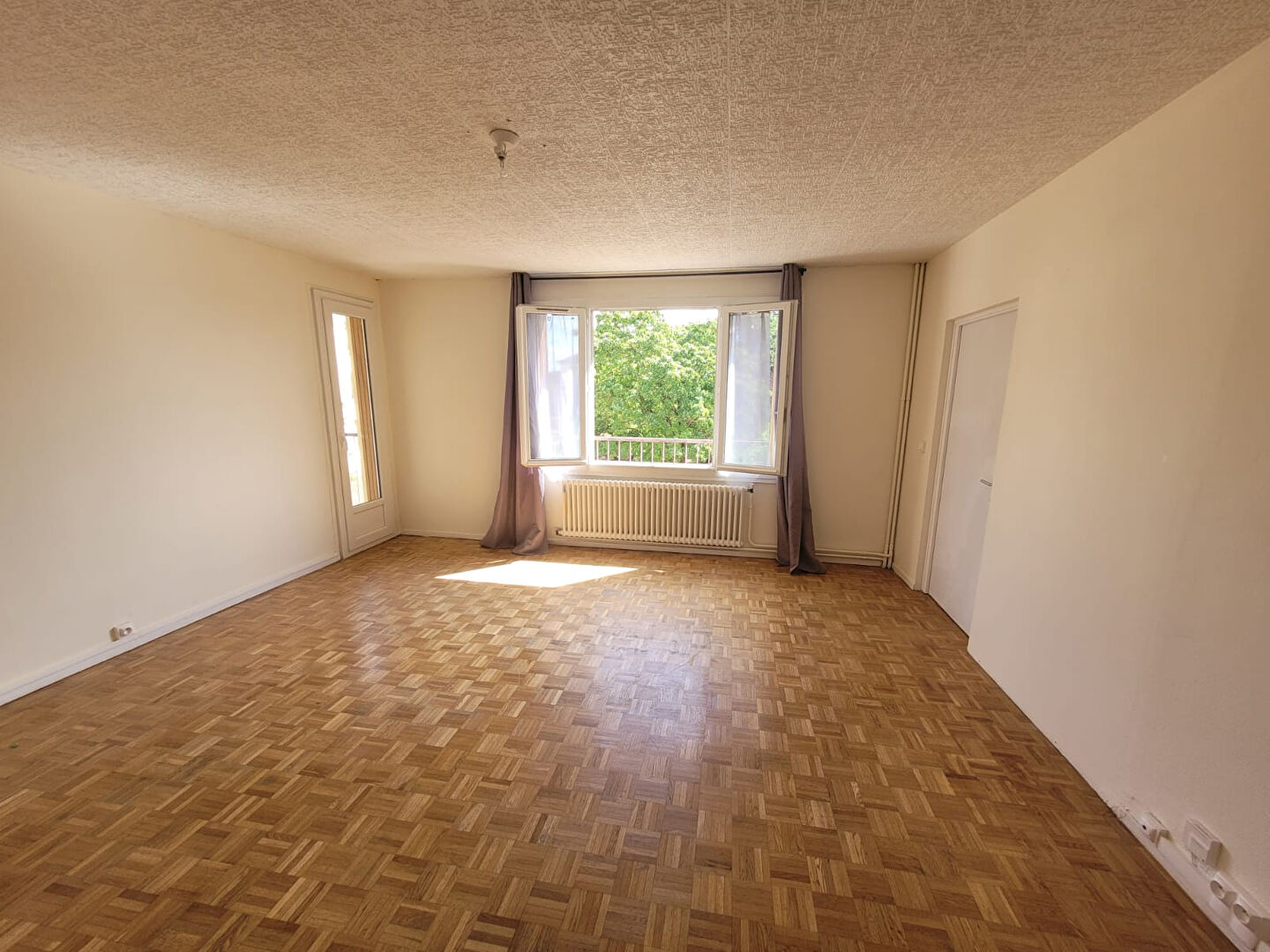 Photo Appartement Aubergenville 4 pièce(s) 82 m2 image 1/6