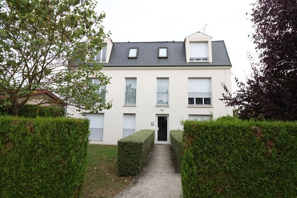 APPARTEMENT F2 DANS IMMEUBLE DE STANDING à EPONE