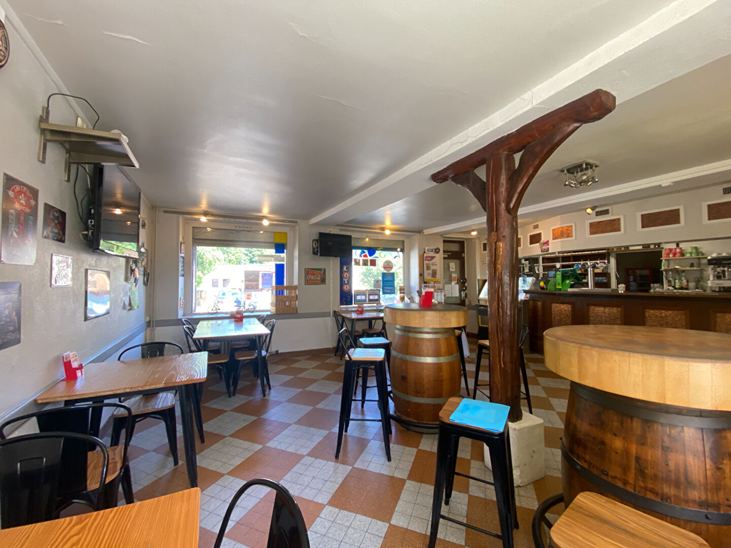 Local commercial avec logement et terrain divisible - GUERVILLE (78930)