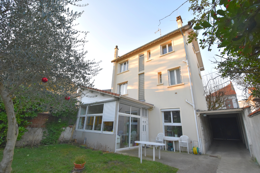 Maison Le Raincy 11 pièce(s) 240m2 Le Raincy 93340