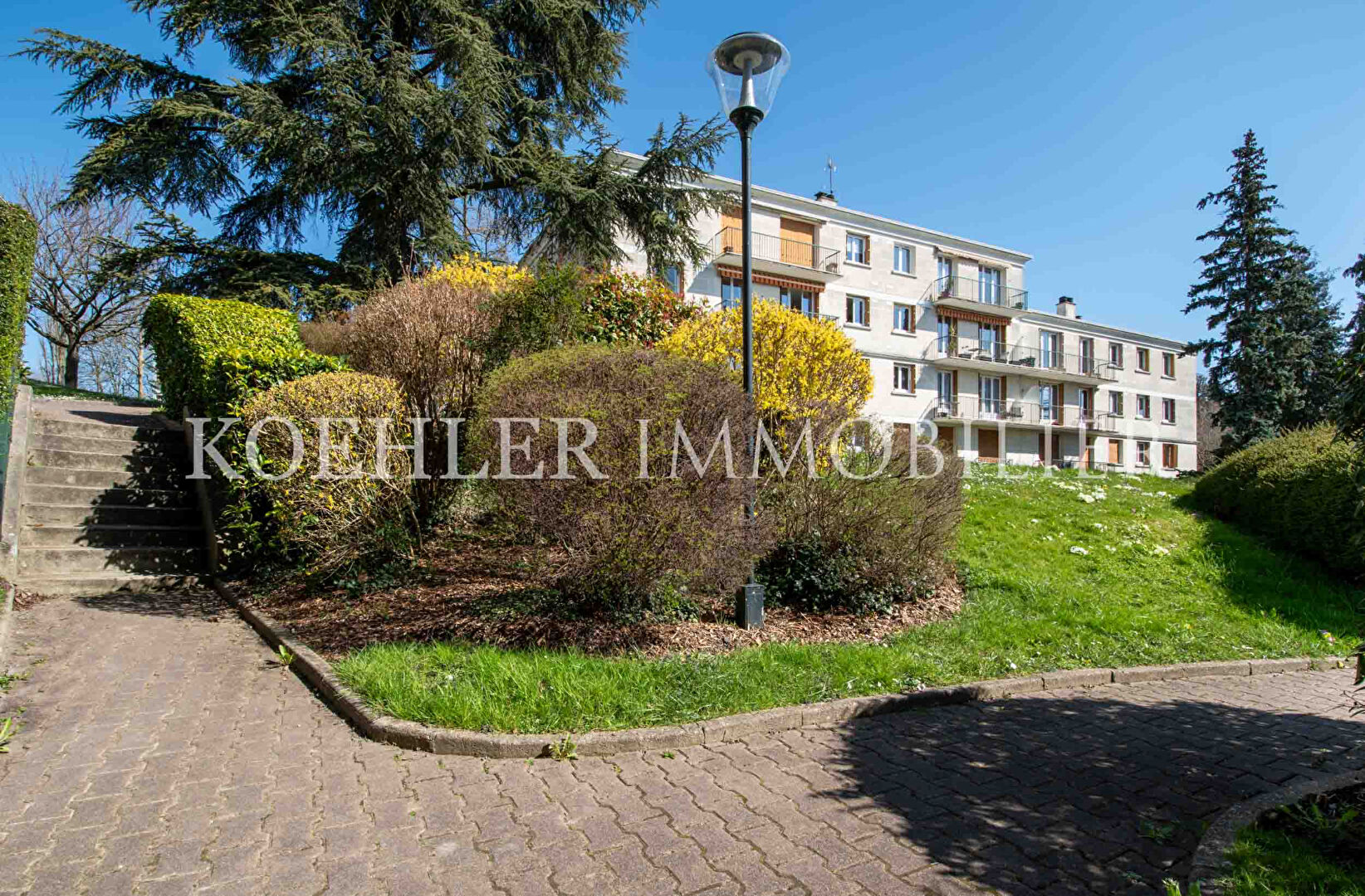 Photo LE RAINCY - Appartement  3 pièces 83 m² - balcons + ascenseur image 3/6