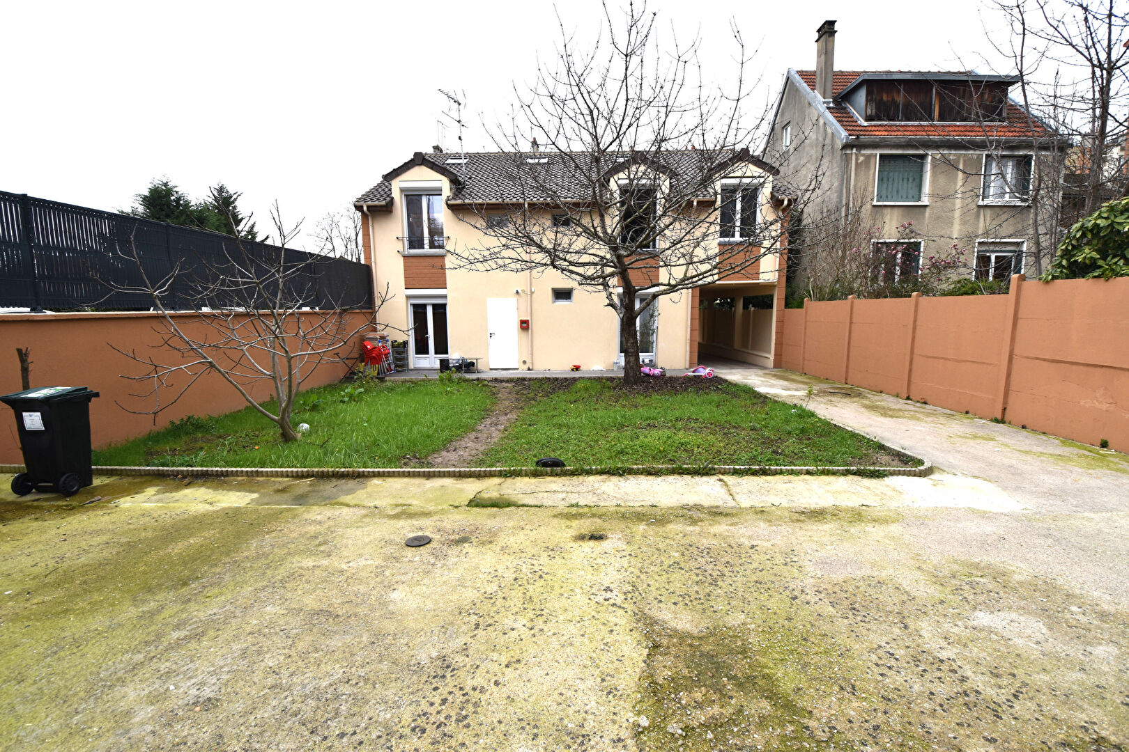 Photo GAGNY - IMMEUBLE divisé en plusieurs appartements. image 4/6