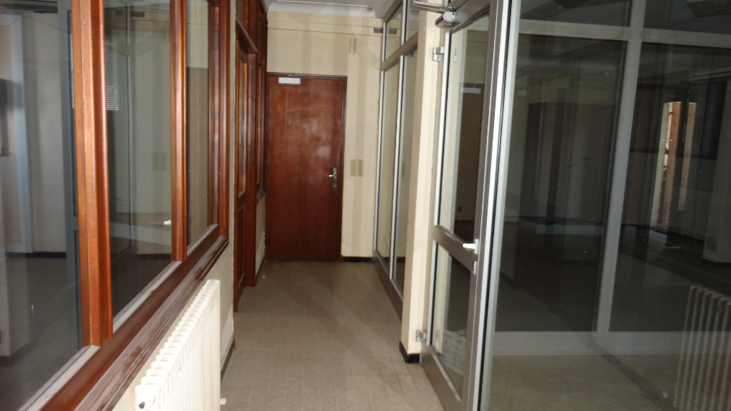 Photo Local professionnel  bureaux 110 m² + 10 parkings image 6/6