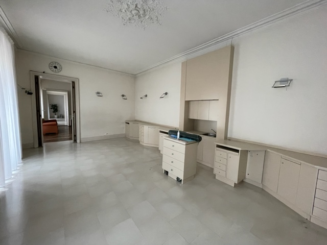 Photo Bureaux Carpentras 174 m2 image 1/6