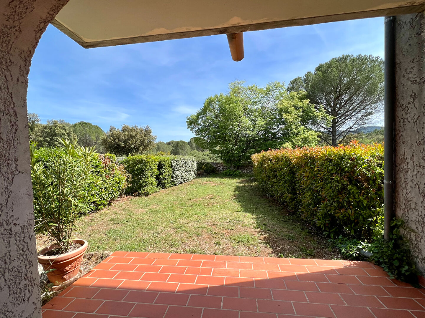 Photo Appartement 3 pièces avec terrasse, jardinet et vue dégagée - Résidence sécurisée à Carcès image 4/6