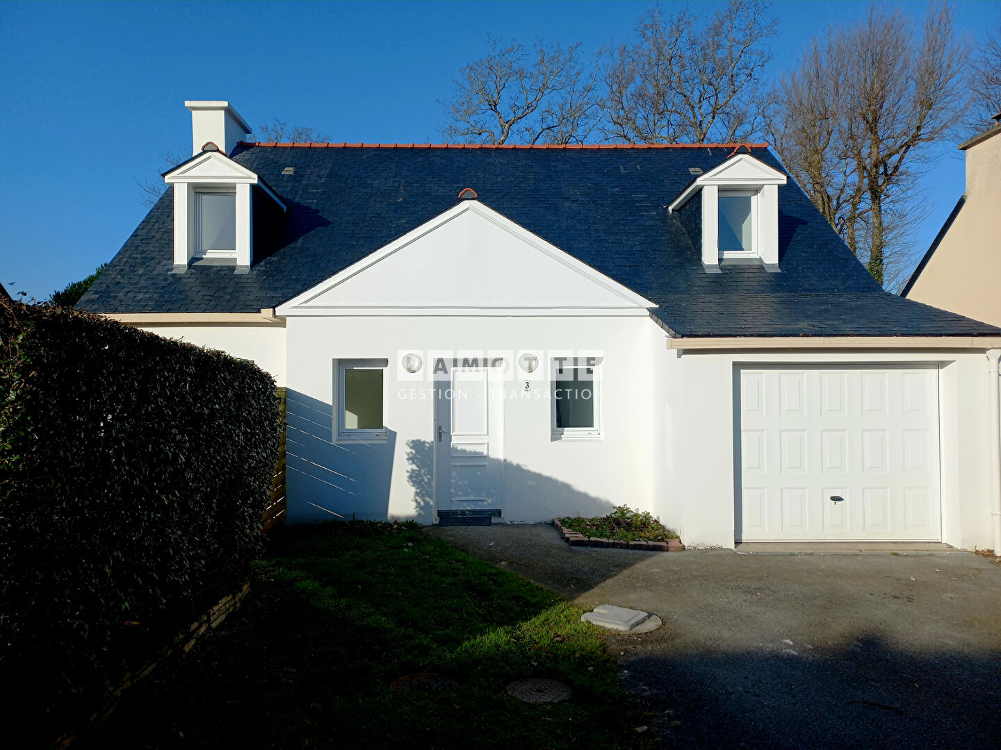 Photo VANNES TOHANNIC - MAISON TYPE 6 / 4 CHAMBRES - GARAGE / JARDIN CLOS - VANNES EST / PROXIMITE PORT - ECOLES / UNIVERSITE - ZONE COMMERCIALE TOHANNIC / POULFANC image 2/6
